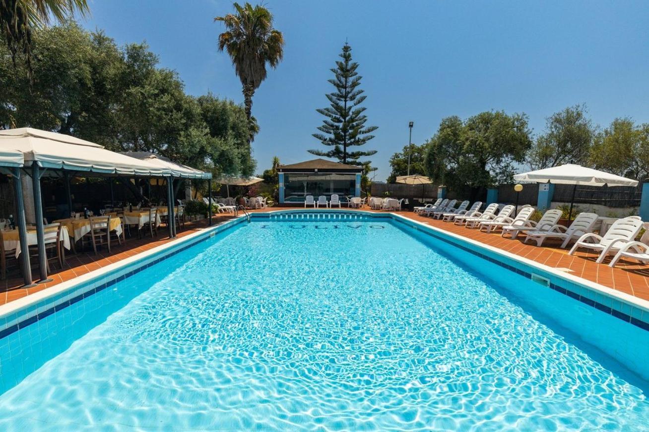Hotel L'Ulivo Girasole Exteriör bild