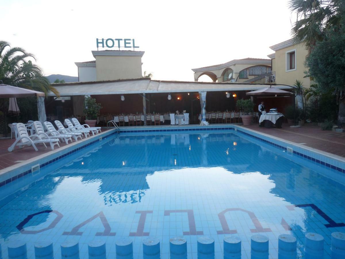 Hotel L'Ulivo Girasole Exteriör bild